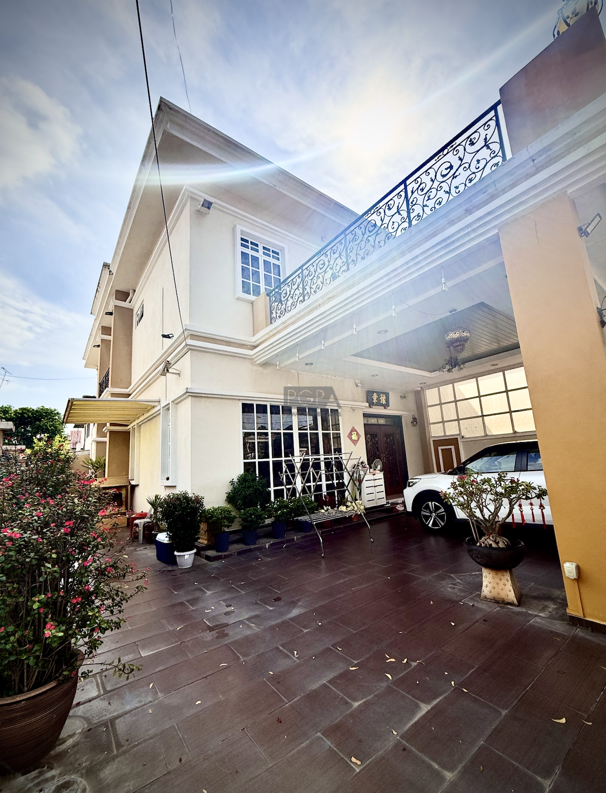 Double-Storey Semi-Detached Home in Greenlane.