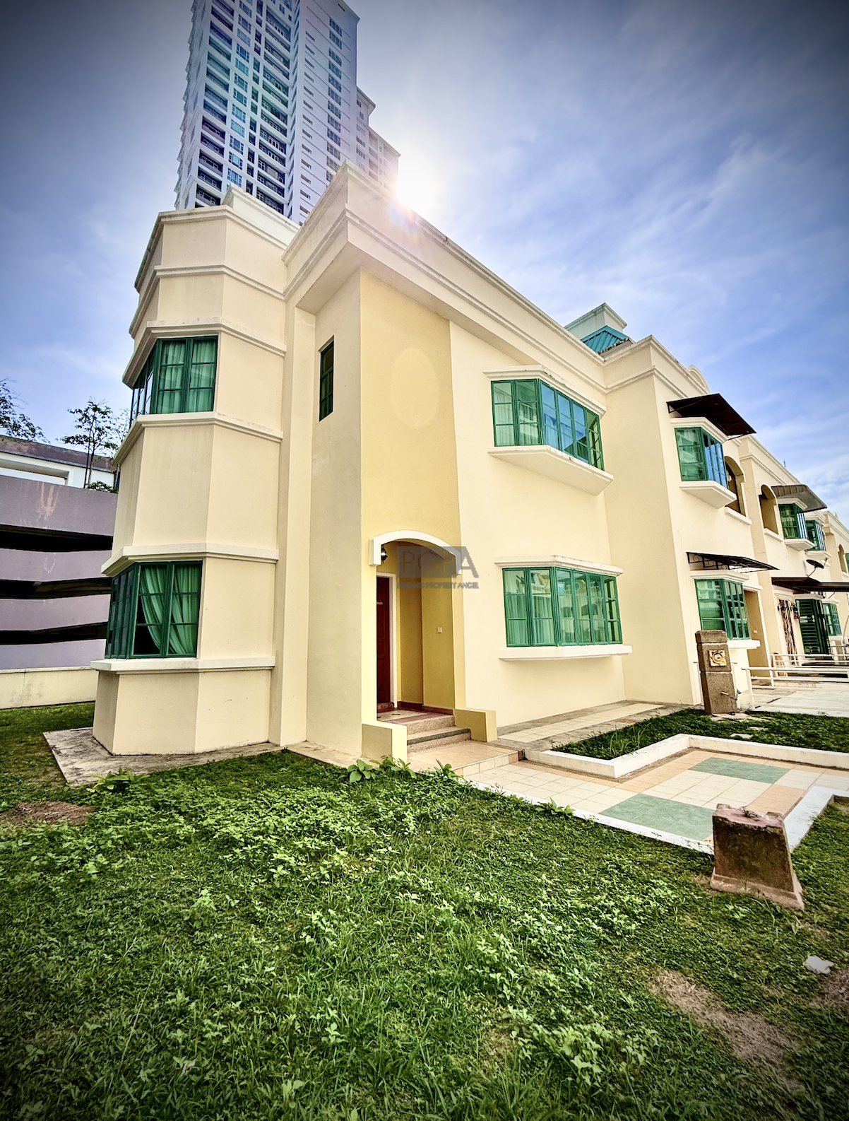 A 2.5 Storey CORNER Townhouse @ Tanjung Park Condominium in Tanjong Tokong.